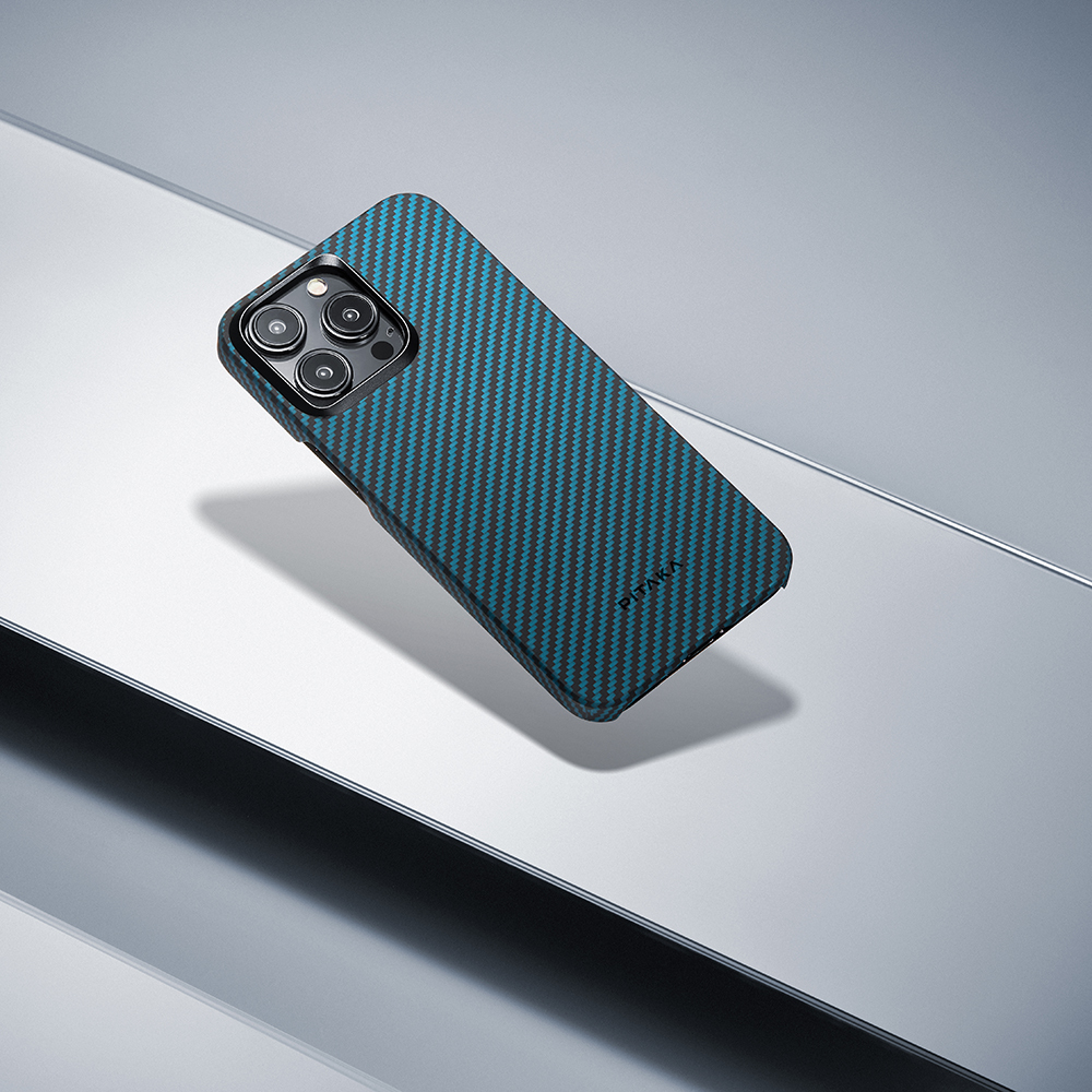 Apple iPhone 15 Pro Uyumlu Kılıf Magsafe Şarj Özellikli 1500D Aramid Fiber Pitaka Ultra-Slim Classic Serisi Black-Blue Twill Kapak - 13