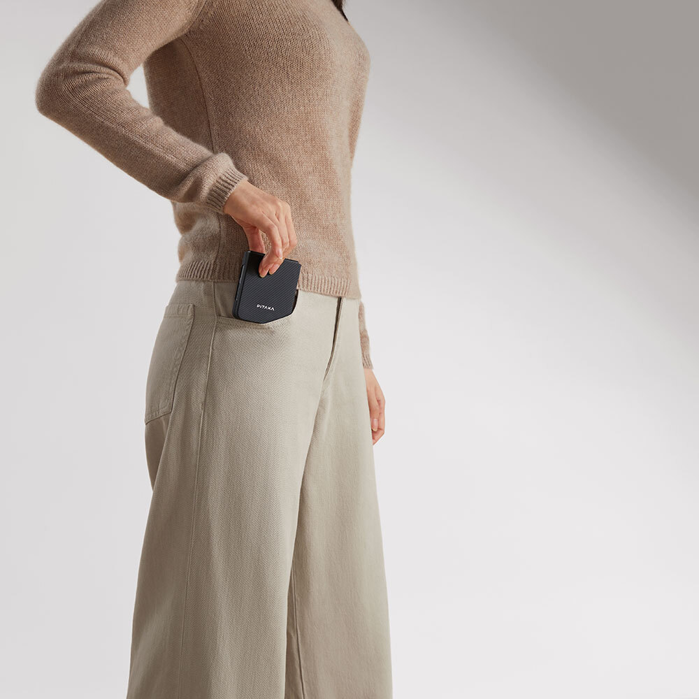 Samsung Galaxy Z Flip 6 Uyumlu Kılıf Magsafe Şarj Özellikli 600D Aramid Fiber Pitaka Ultra-Slim Classic Serisi Black-Grey Twill Kapak - 15