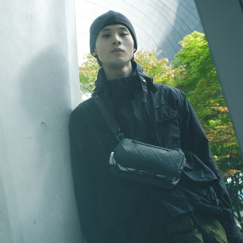 Skinarma Sacoche Juno Cross-Hatch Desenli Naylon Scout Boyun Askı Kayışlı Çapraz Vücut Çantası - 7