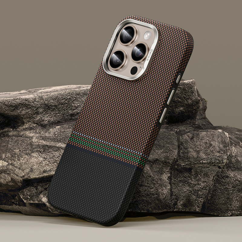 Apple iPhone 16 Pro Uyumlu Kılıf Magsafe Şarj Özellikli Karbon Fiber Tasarımlı Benks Prestige ArmorPro Kevlar Kapak - 9