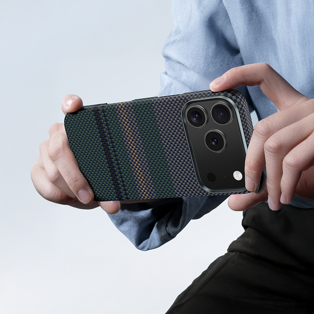 Apple iPhone 17 Kılıf M-safe Şarj Özellikli Karbon Fiber Tasarımlı Benks Aurora ArmorAir Kevlar Kapak - 5