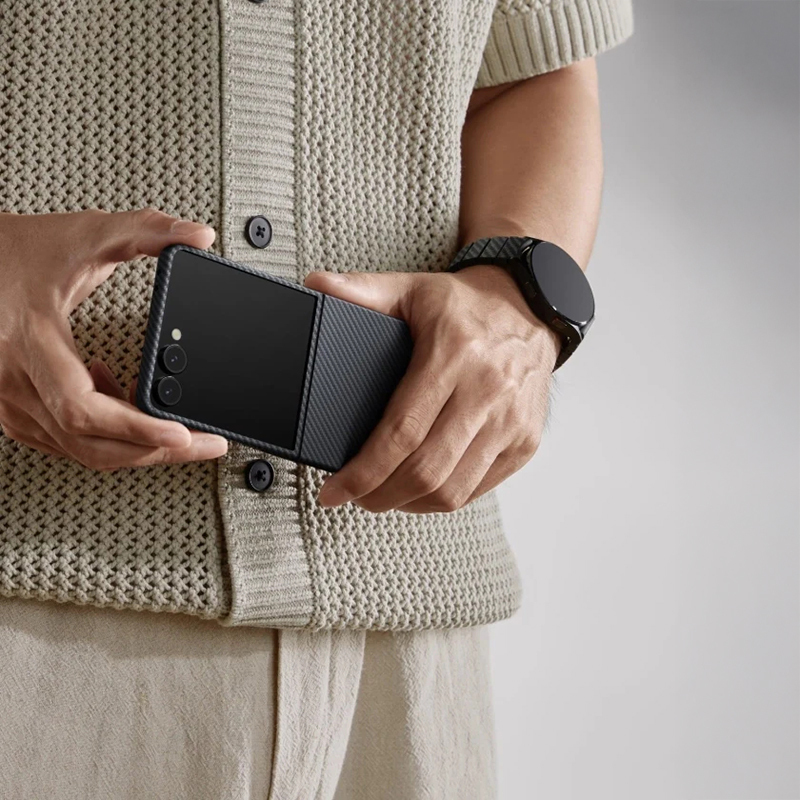 Samsung Galaxy Z Flip Uyumlu 7 Kılıf M-safe Şarj Özellikli 600D Aramid Fiber Pitaka Ultra-Slim Classic Serisi Black-Grey Twill Kapak - 7