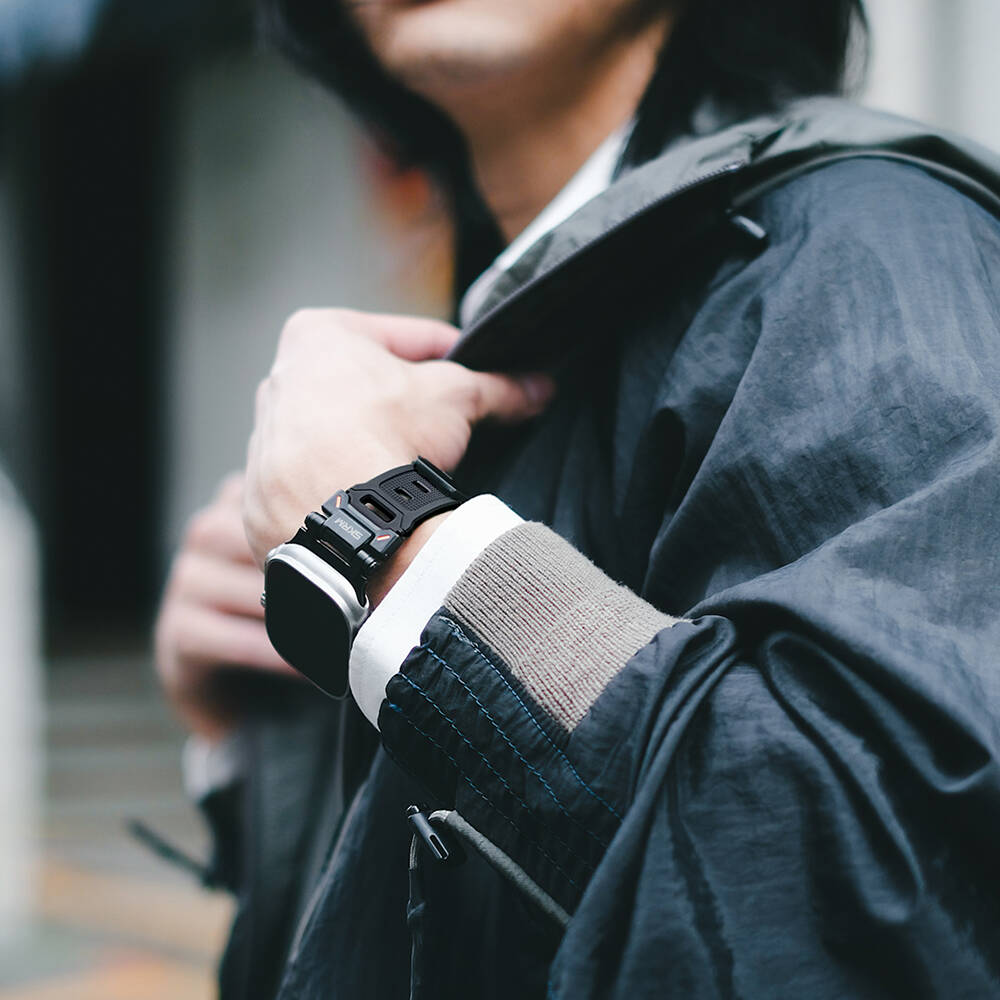 Apple Watch 44mm Uyumlu SkinArma Titon Serisi Hava Alabilen Delikli Silikon Kordon - 8