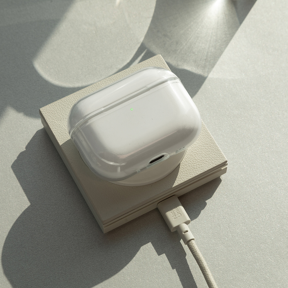 Apple AirPods Pro 3 Uyumlu Kılıf Qi M-Safe Şarj Özellikli Native Union Clear Serisi Silikon Kapak - 5