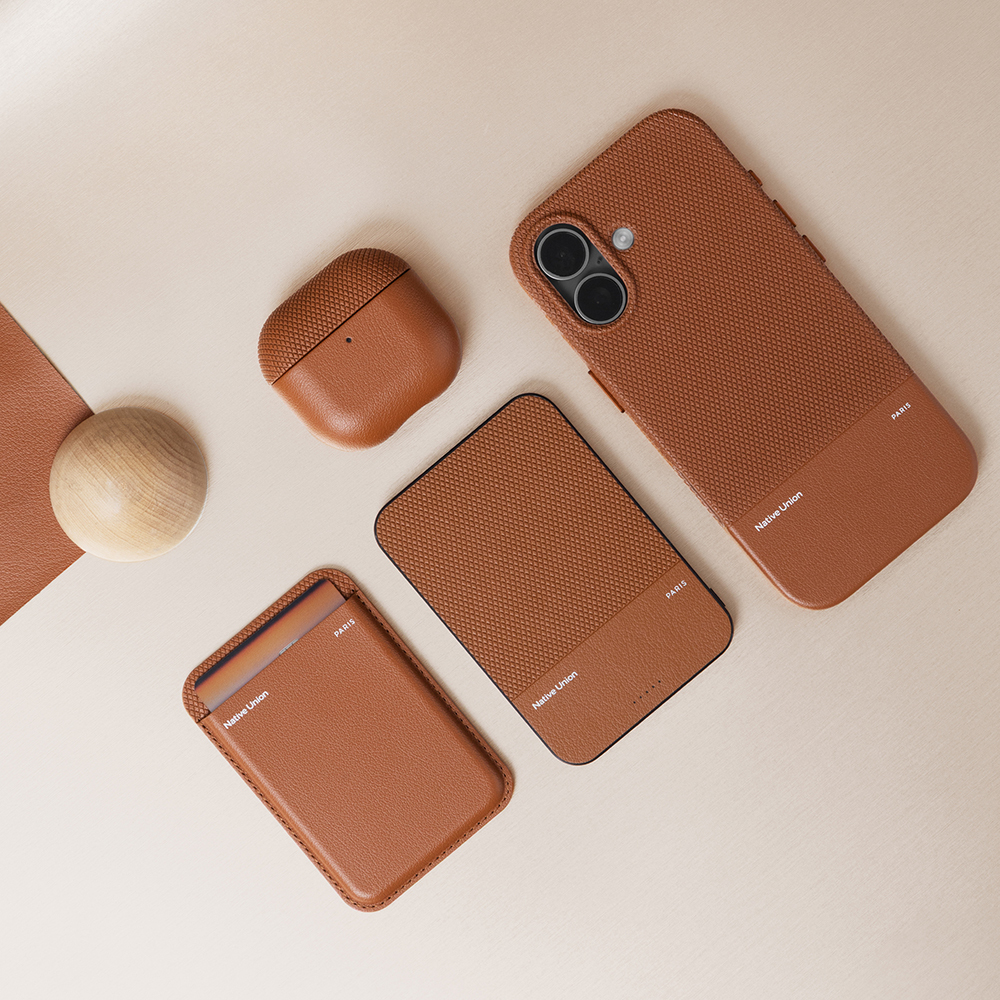 Apple AirPods 4 Kılıf Qi M-Safe Şarj Özellikli Native Union RE Classic Serisi Suni Deri Kapak - 3