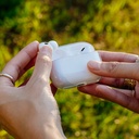 Apple AirPods Pro 2 Kılıf Qi M-Safe Şarj Özellikli Native Union RE Clear Serisi Silikon Kapak - 4