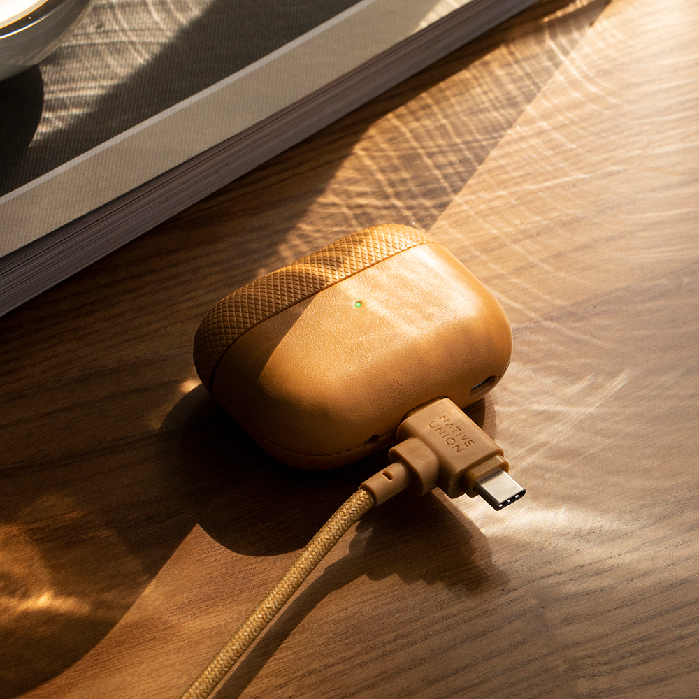 Apple AirPods Pro 2 Kılıf Qi M-Safe Şarj Özellikli Native Union RE Classic Serisi Suni Deri Kapak - 5