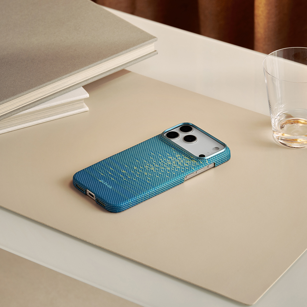 Apple iPhone 17 Pro Uyumlu Kılıf M-safe Şarj Özellikli Aramid Fiber Pitaka Glints of Gold Ultra Slim Serisi Kapak - 26