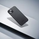 Apple iPhone 15 Plus Uyumlu Kılıf Magsafe Şarj Özellikli 1500D Aramid Fiber Pitaka Ultra-Slim Classic Serisi Black-Grey Twill Kapak - 11