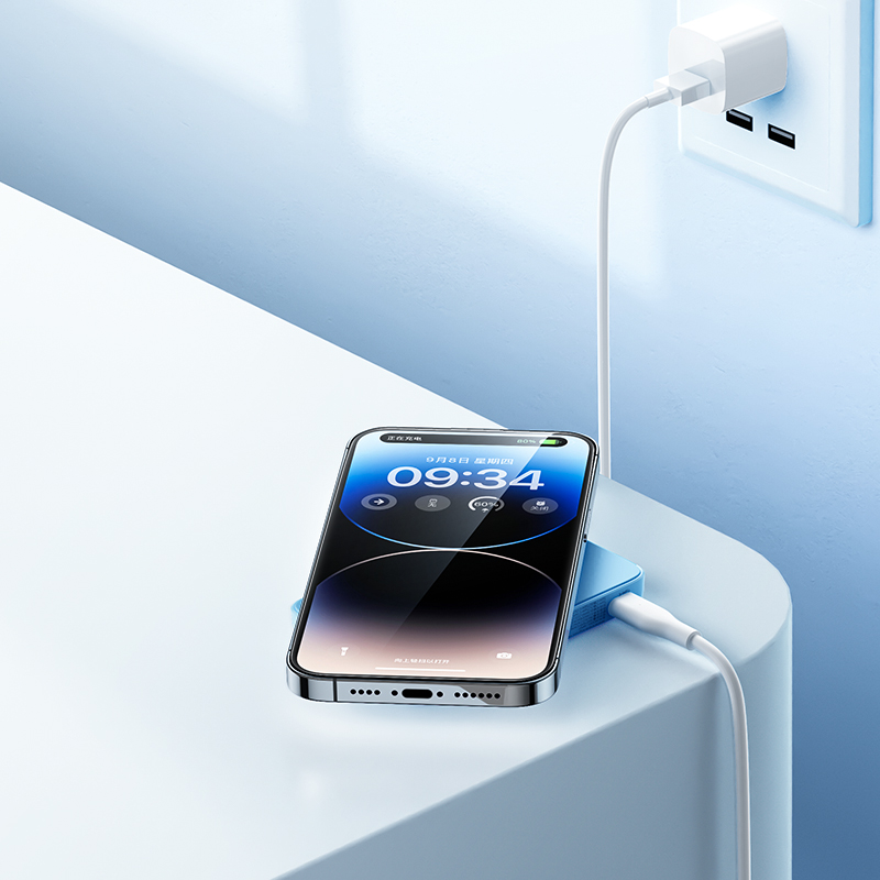 Benks MP07 Magsafe Magnetik İnce Tasarımlı Powerbank 10000mAh iPhone 12-13-14 Serisi - 1